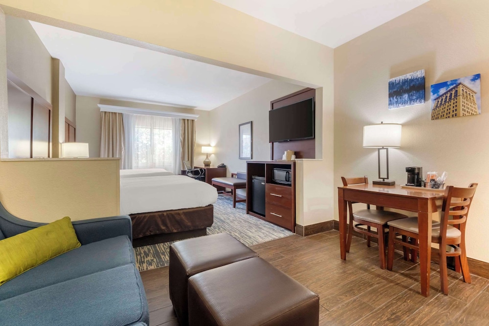 Suite, 2 Queen Beds, Non Smoking - Photo 4