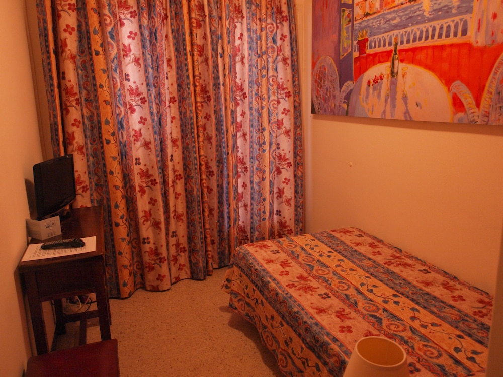 Single Room photo 2