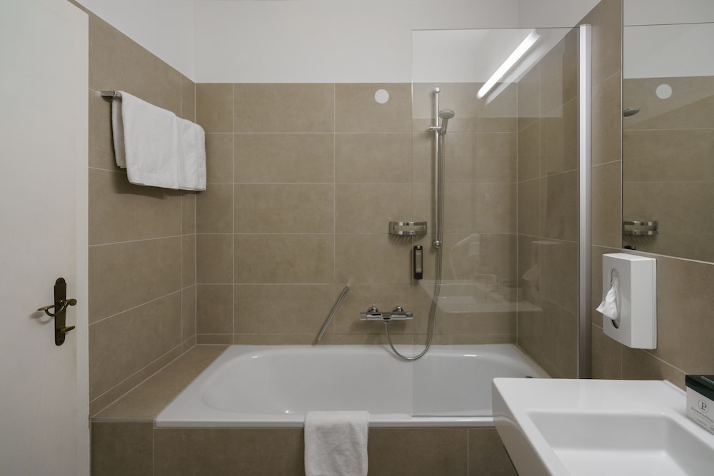 Superior Double Room - Photo 9