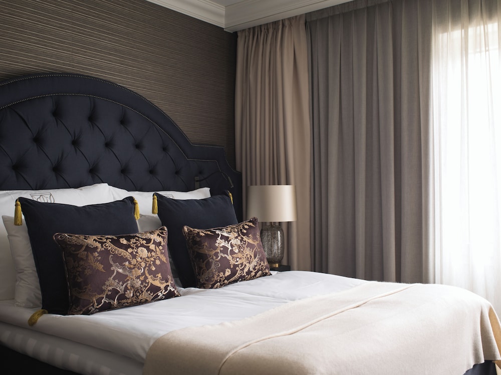 Executive Suite - Photo 2