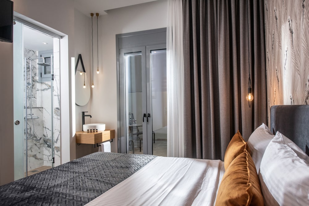 Deluxe Double Room - Photo 8