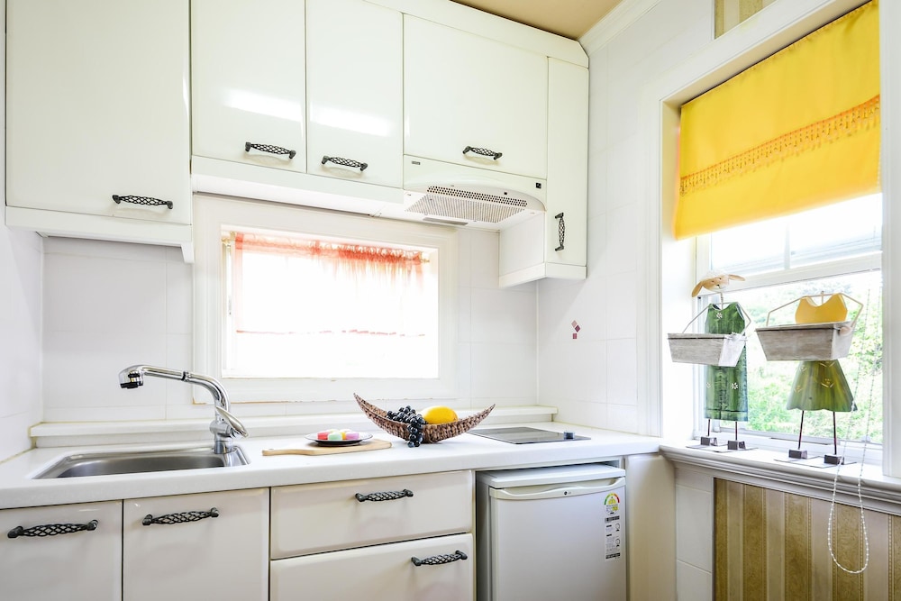 Basic Room, 1 Bedroom (Romantic ( F2 )) photo 2