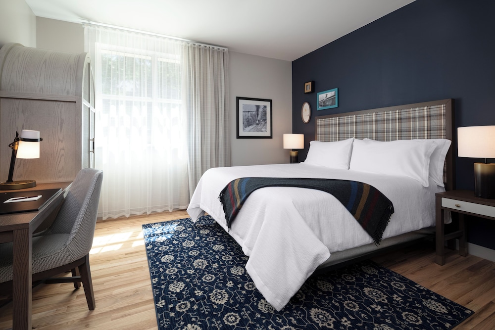 Historic View, 1 King Bed