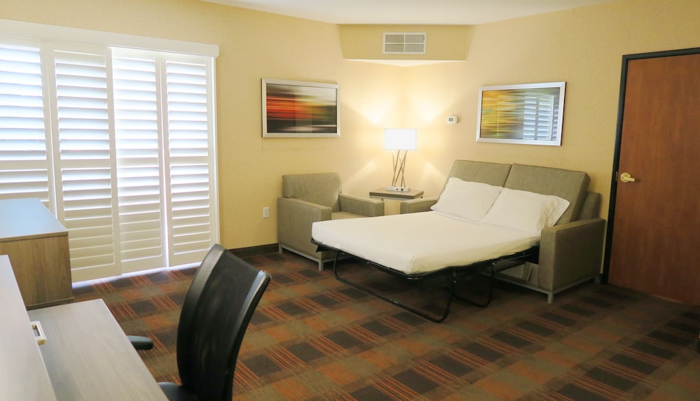 Suite, 1 Bedroom, Balcony - Photo 1