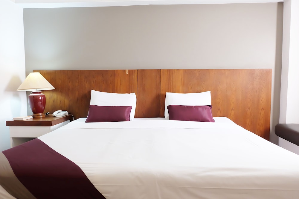 Deluxe Room - Photo 6