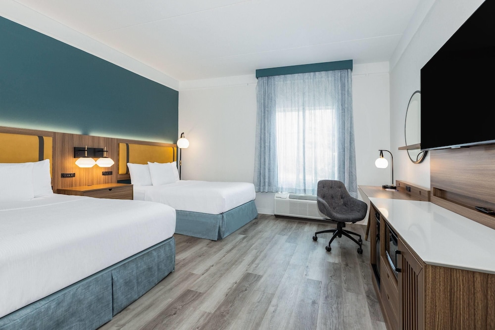 Room, 2 Double Beds, Accessible, Non Smoking (Mobility, Bathtub w/Grab Bars) photo 3