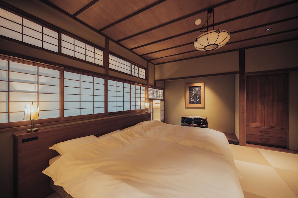 Standard Room (特別室離れ庭＆露天風呂付　「考槃居」) thumbnail 5