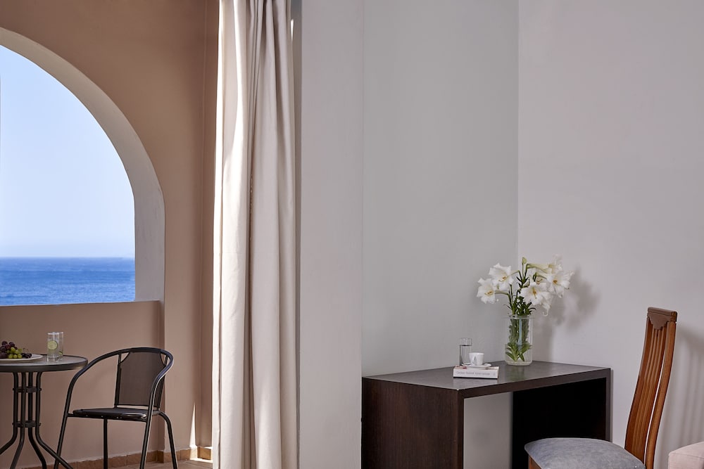 Superior Room, Sea View - Photo 3