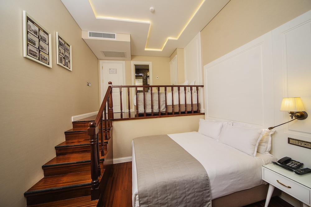 Deluxe Triple Room photo 3