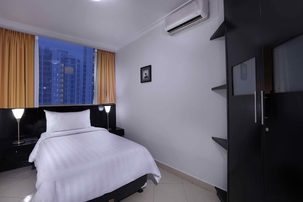 Executive Suite - Photo 1