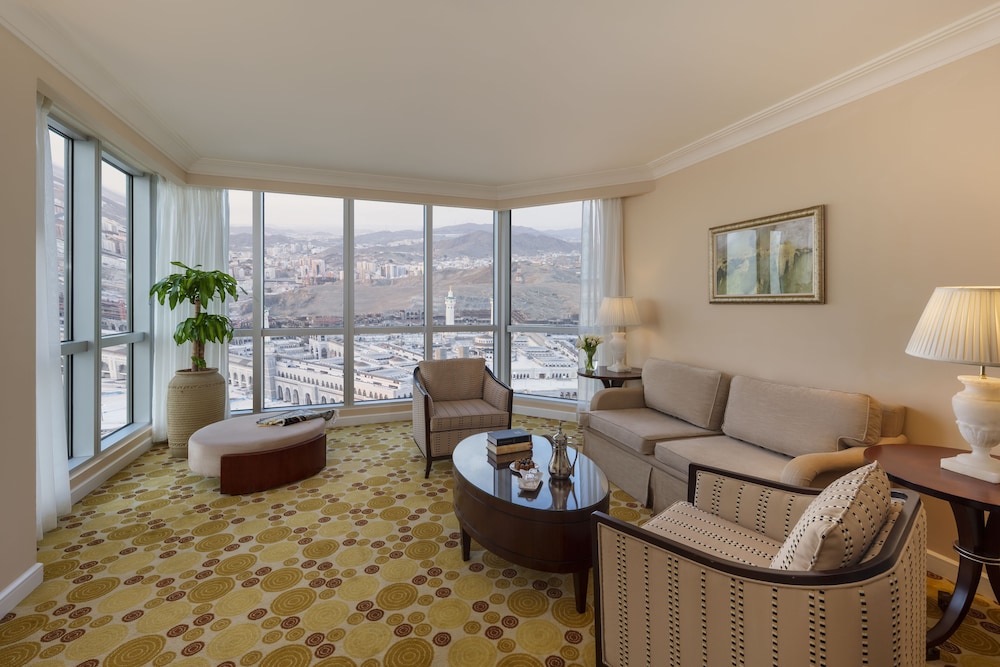 Junior Suite Partial Kaaba View thumbnail 6