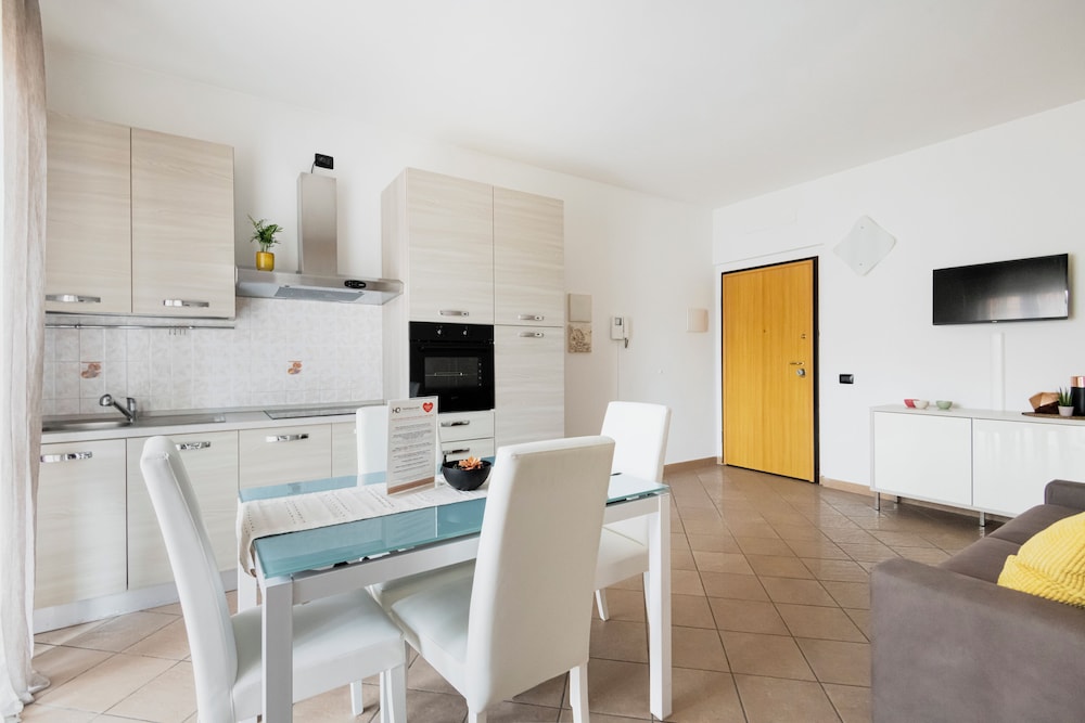 Classic Apartment, 2 Bedrooms, Garden Area