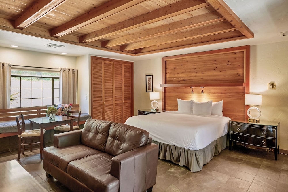 Suite, Poolside photo 2