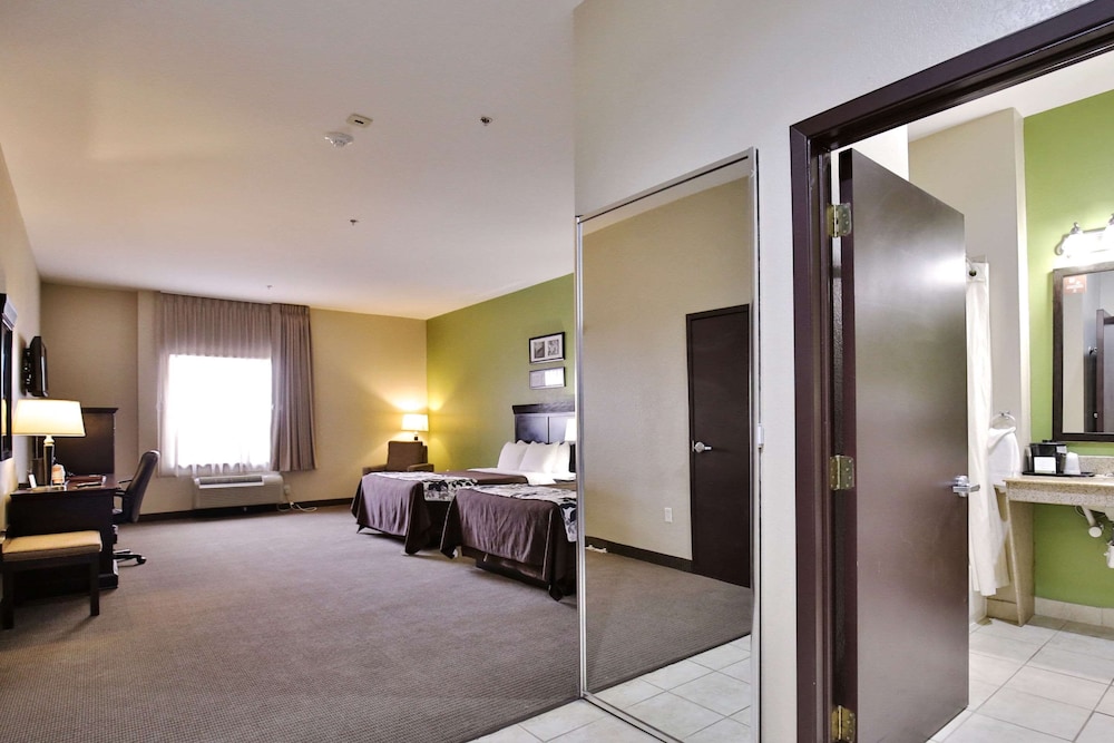 Suite, Multiple Beds, Accessible, Non Smoking photo 1