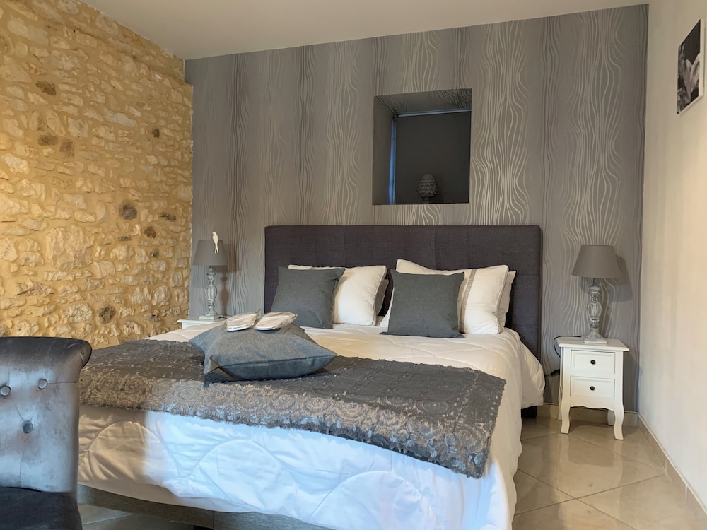 Comfort Room, 1 King Bed, Courtyard View (La Milande) photo 2