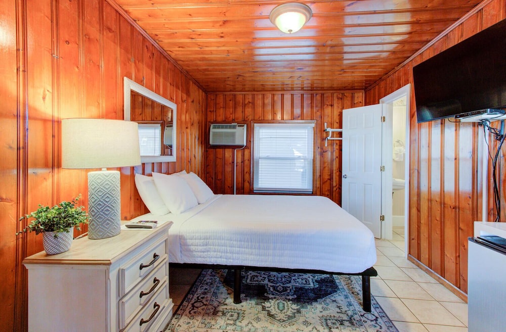 Standard Room, 1 Queen Bed, Non Smoking photo 3