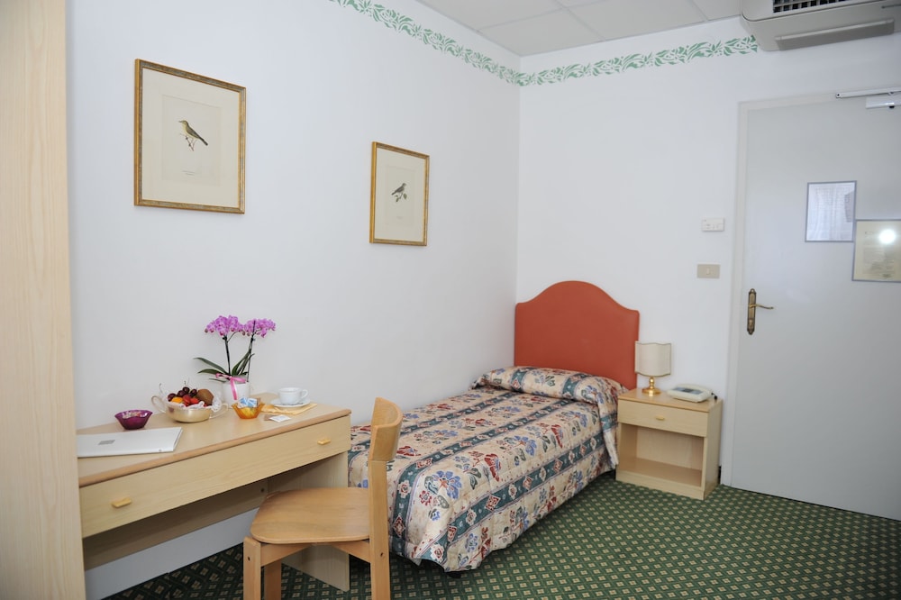 Basic Single Room photo 1