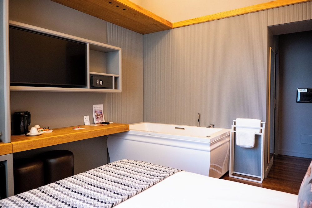 Luxury Room, Hot Tub photo 3