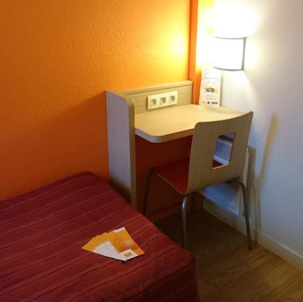 Standard Room, 2 Twin Beds - Photo 2