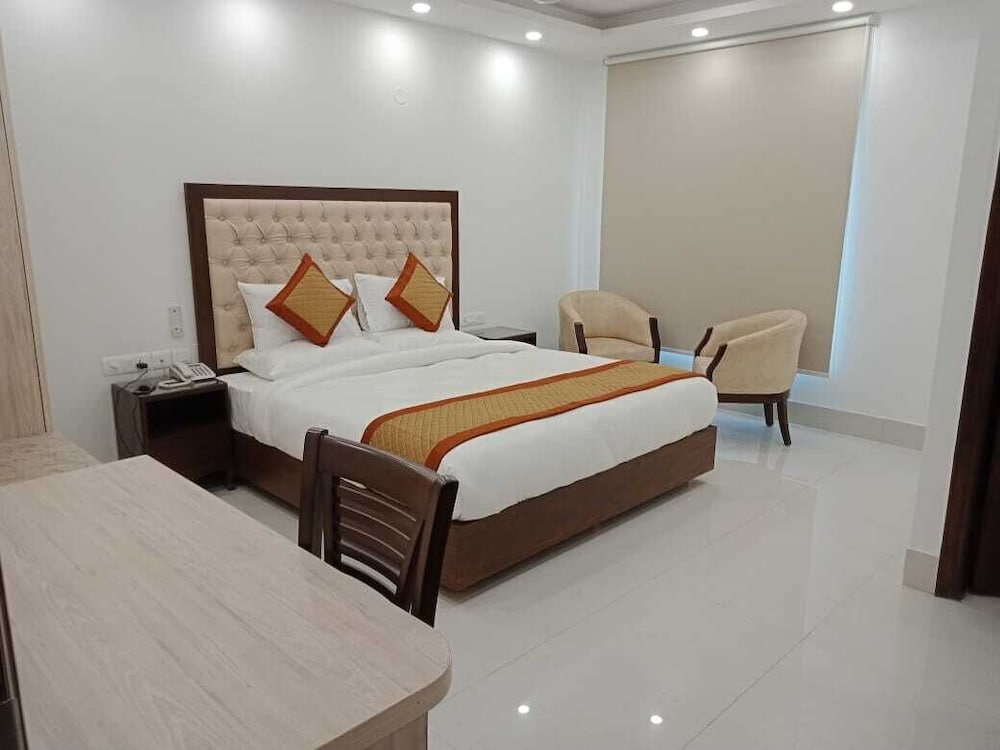 Luxury Double or Twin Room, City View