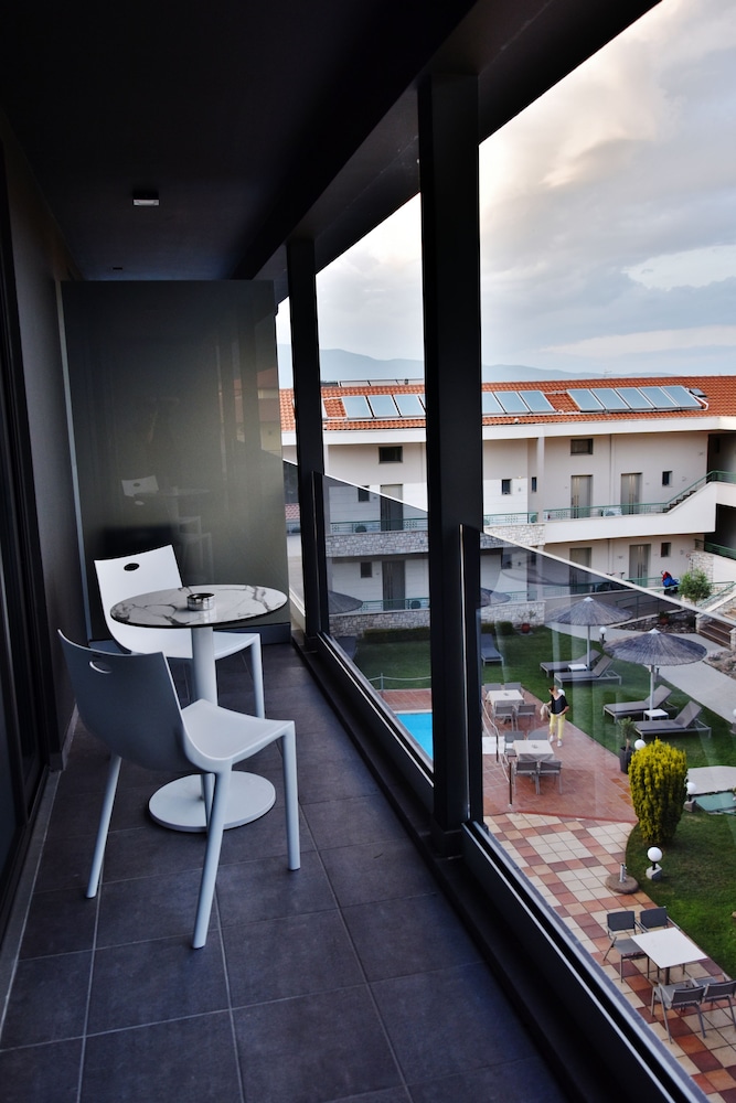 Premium Double Room, 1 King Bed photo 3