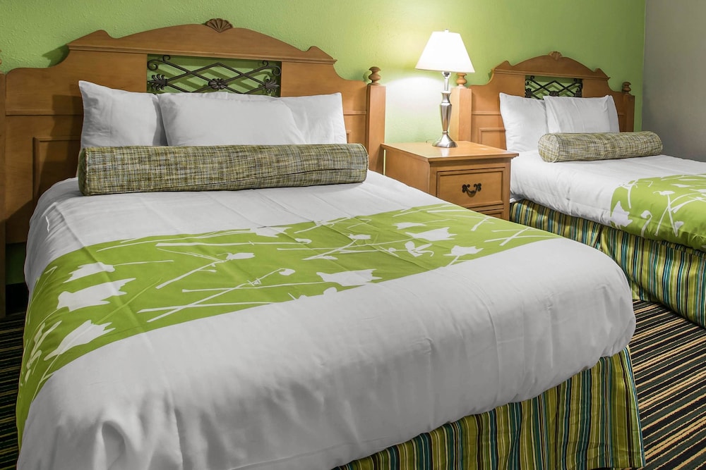 Suite, 2 Double Beds, Non Smoking - Photo 8
