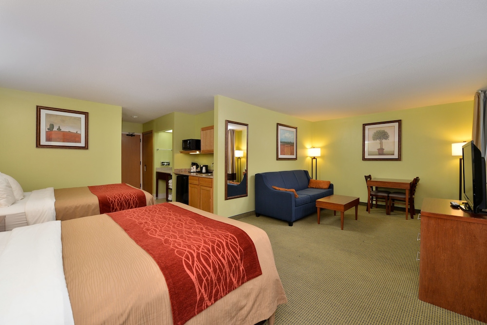 Suite, Non Smoking (2 Queen beds and 2 person Sofa bed) - Photo 5