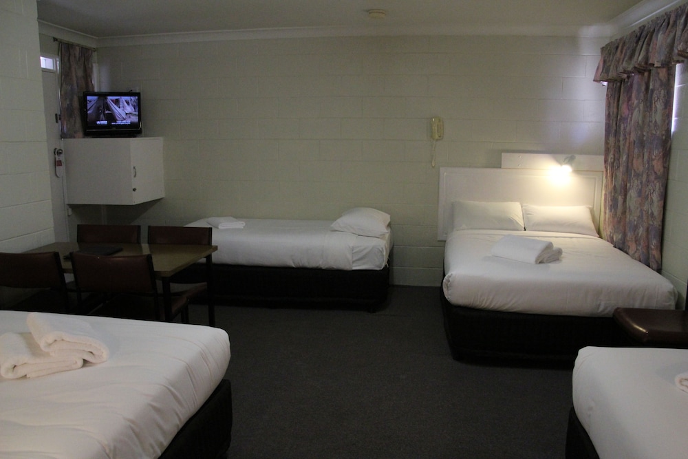 Medium Family Room (2 Double and 2 Single Bed)