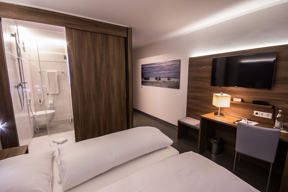 Deluxe Double or Twin Room - Photo 13