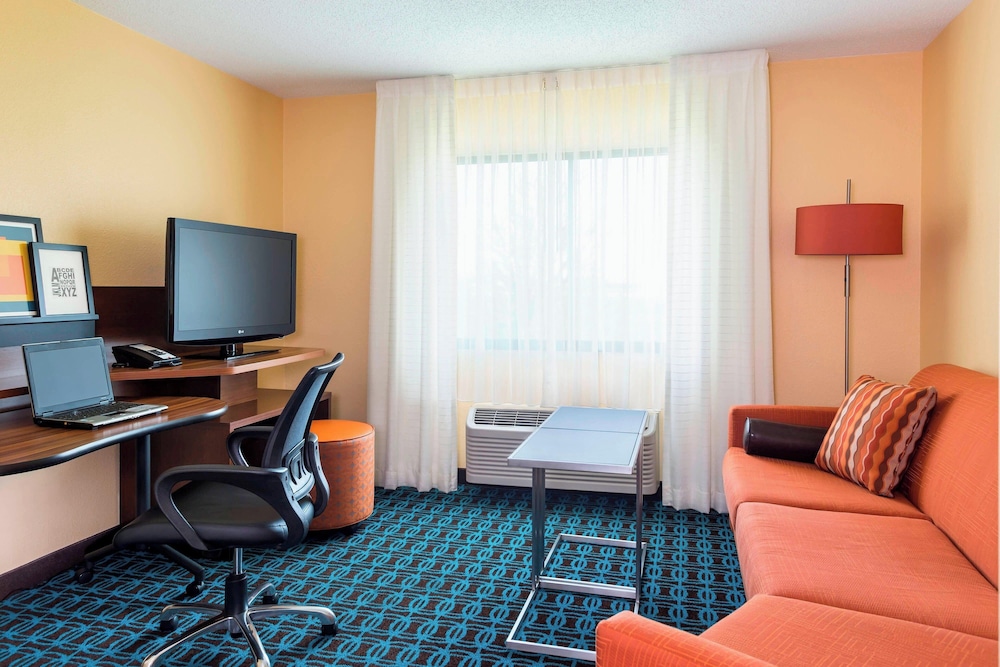 Executive Suite, 1 King Bed with Sofa bed photo 3