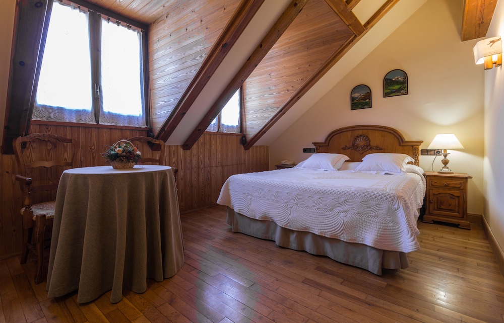 Family Duplex, 2 Bedrooms, Connecting Rooms, Tower