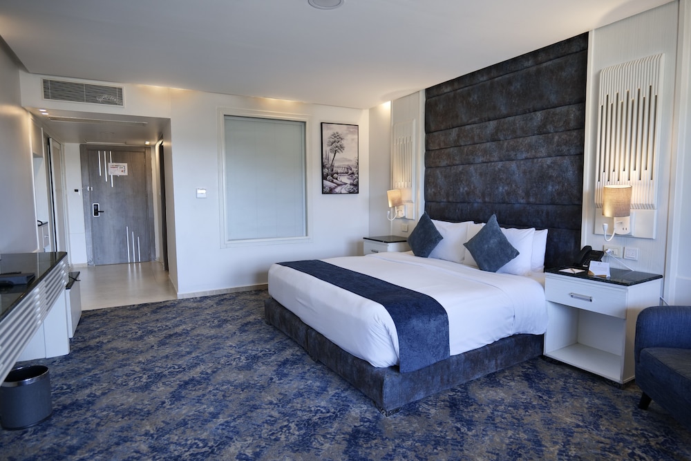 Deluxe Room - Photo 2