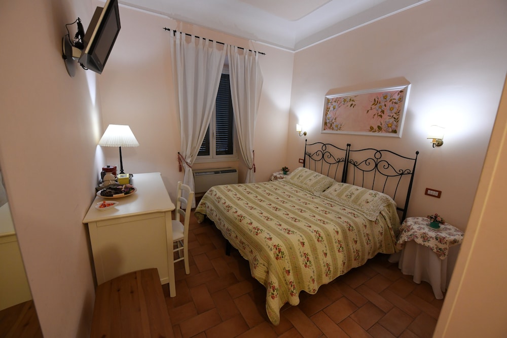 Standard Double Room (Rosa)