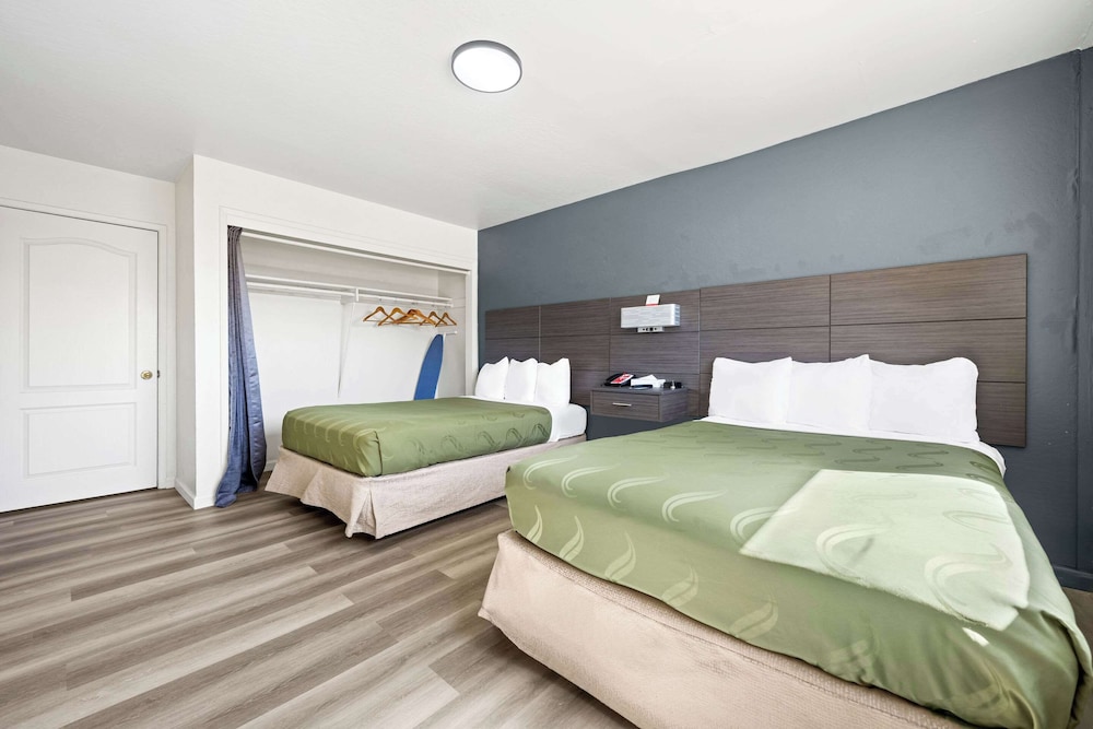 Room, 2 Queen Beds, Non Smoking - Photo 6