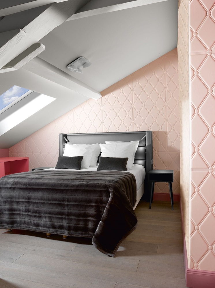 Romantic Studio (Mini Pink)