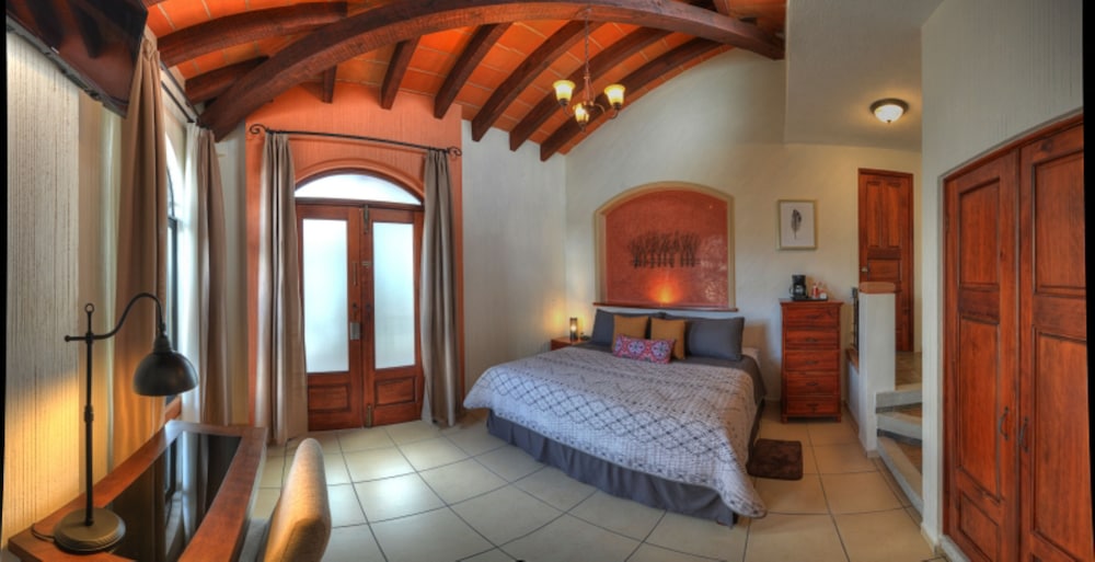 Room, 1 King Bed, Non Smoking photo 3