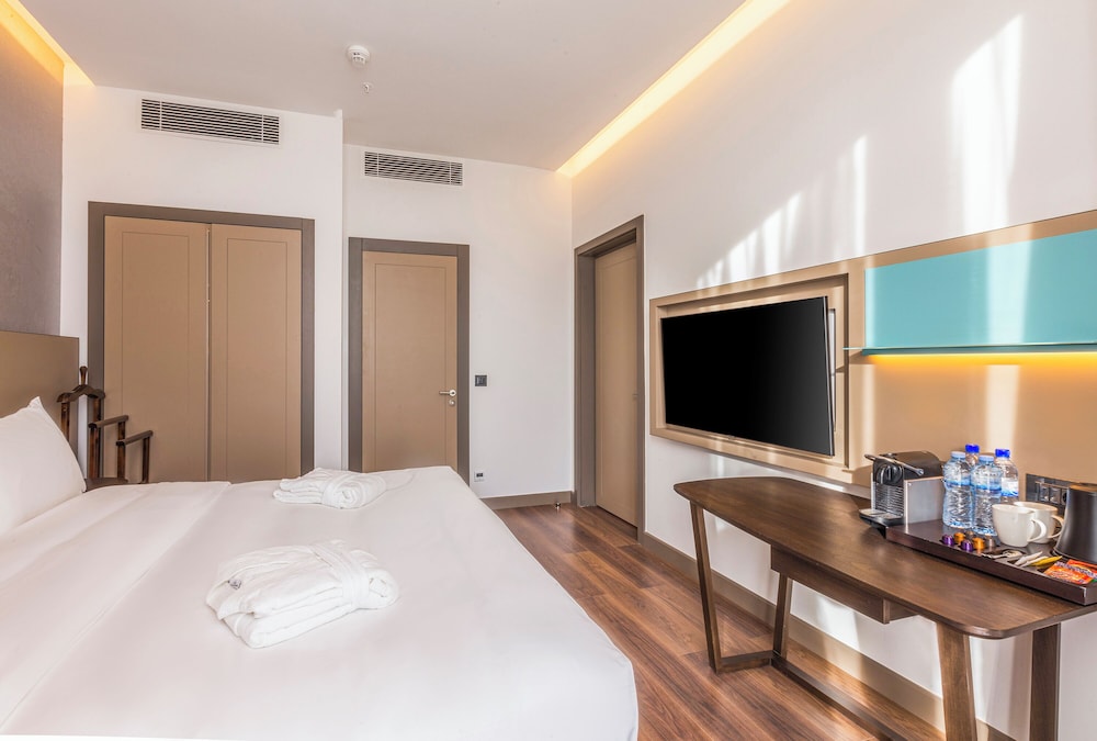 Room with Kitchenette - Photo 3
