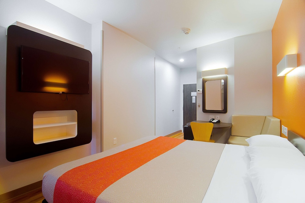Deluxe Room, 1 King Bed, Non Smoking, Kitchenette photo 1