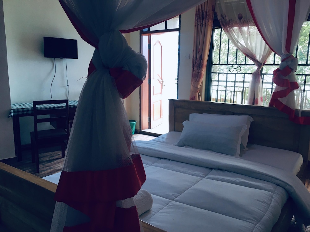 Deluxe Room, Balcony, Lake View