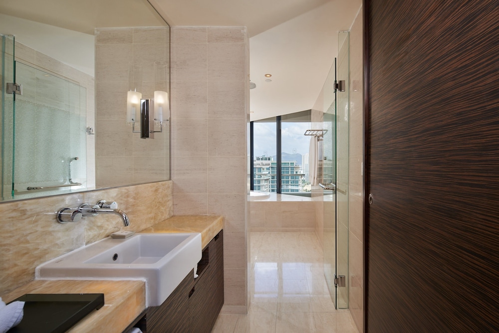 Executive Suite, 1 Bedroom - Photo 13