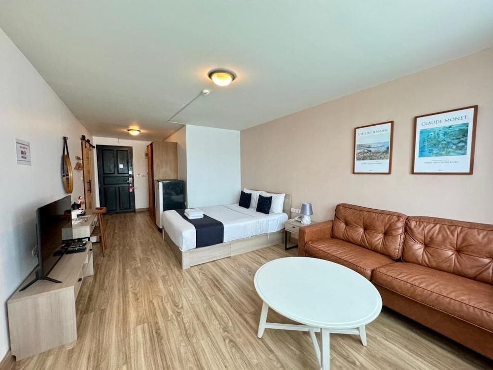 Junior Room, 1 Bedroom (Elevator Available) photo 2