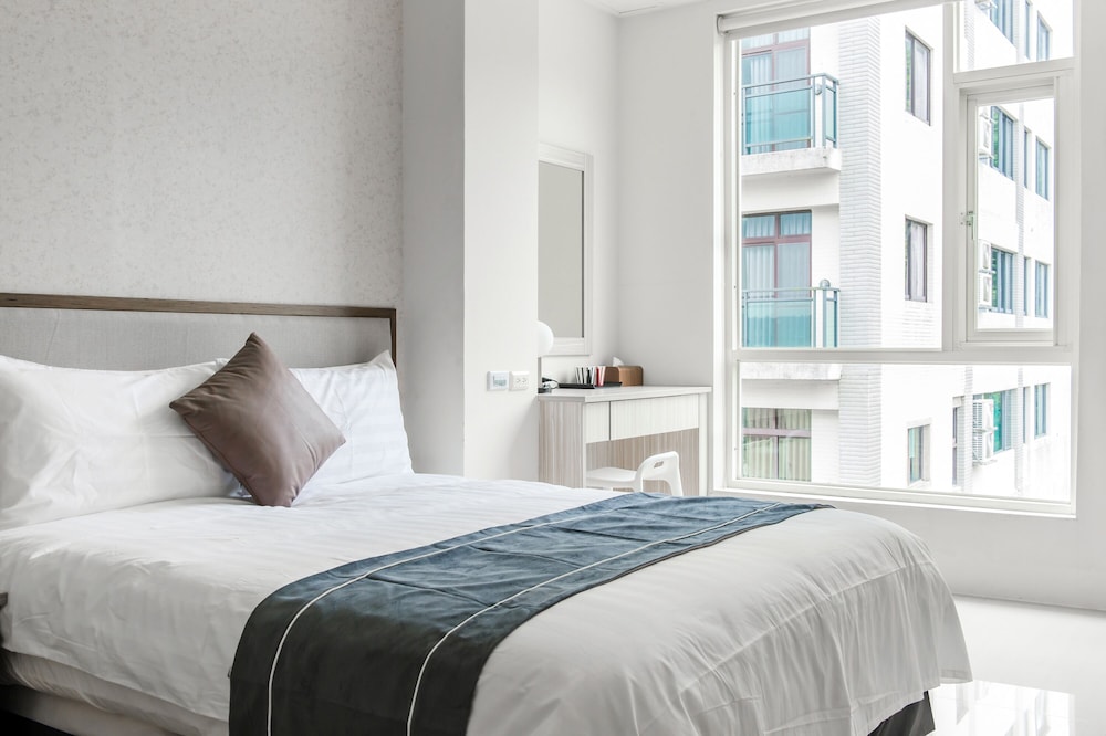 Superior Double Room, City View - Photo 11