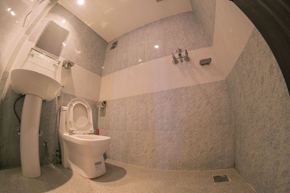 Deluxe Double Room - Photo 13