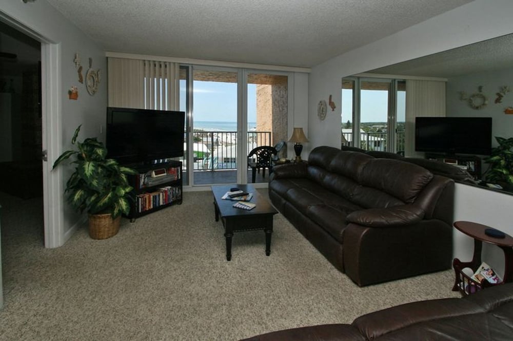 Condo, 2 Bedrooms photo 3