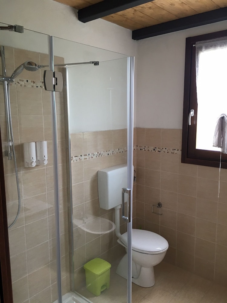 Traditional Studio, 2 Double Beds, Kitchenette photo 2