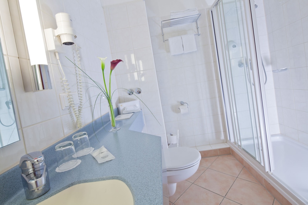 Comfort Single Room thumbnail 6