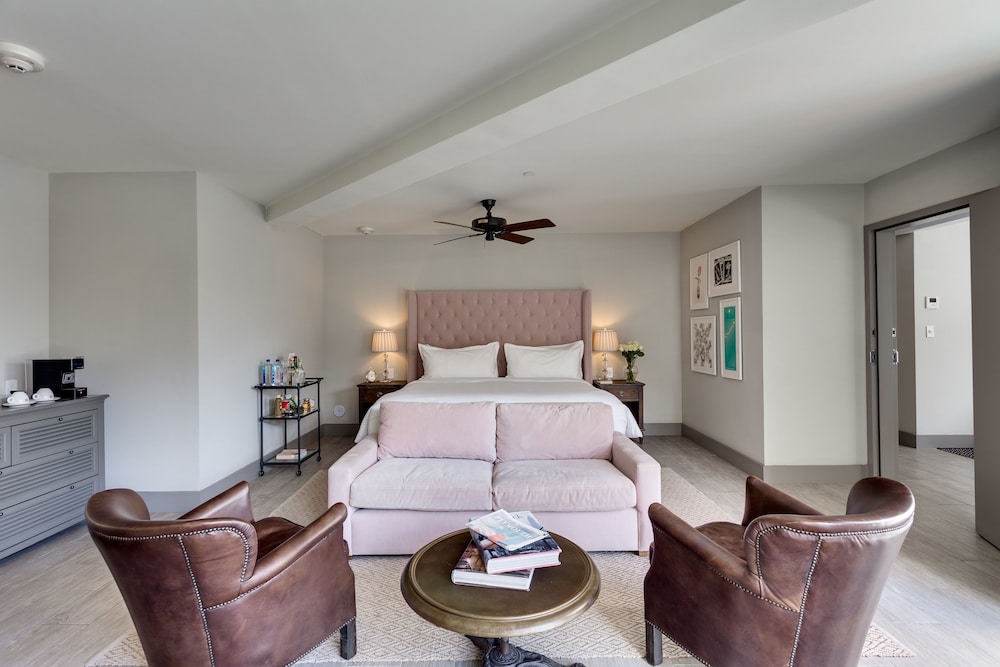 Premium Suite, 2 Bedrooms, Terrace, Pool View photo 3