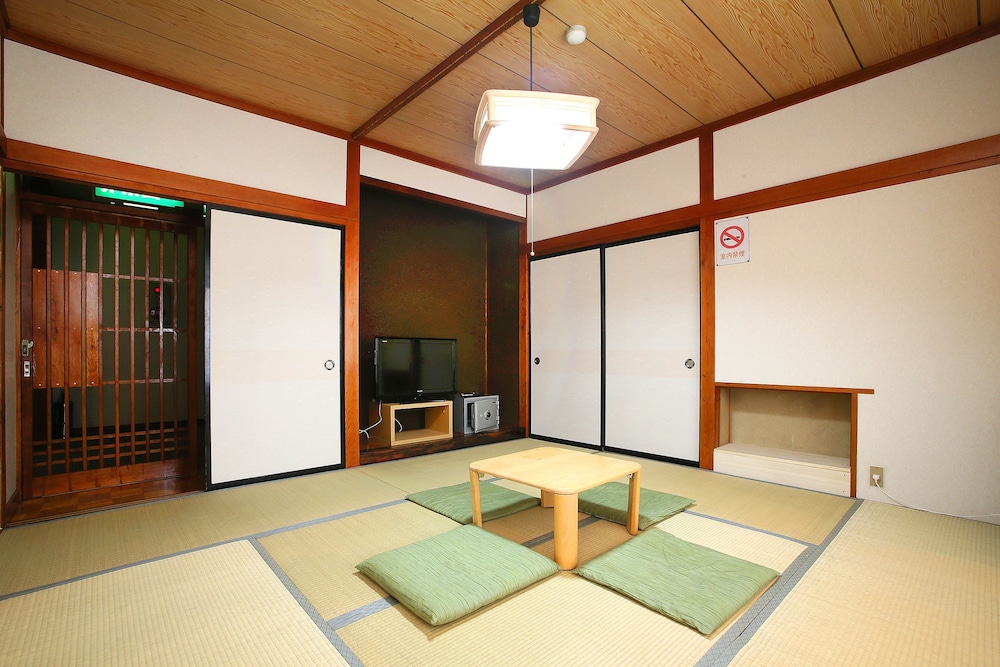 Japanese-Style Room 143 ft2, Shared Toilet and Shared Bath (No parking is provided) photo 3