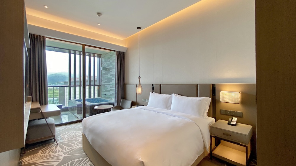Suite, 1 King Bed, Lake View - Photo 6