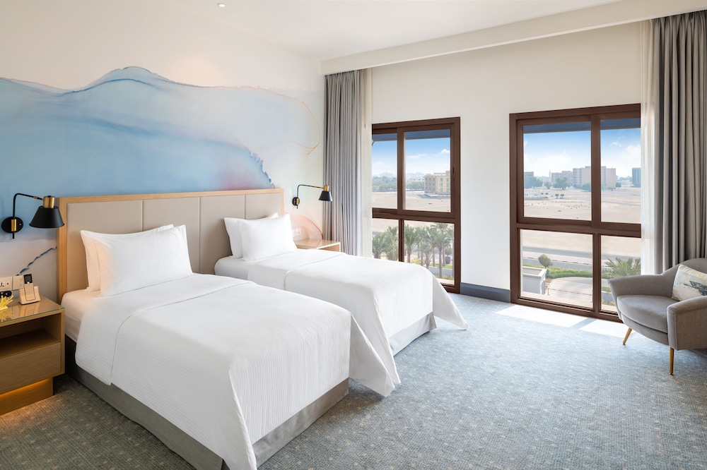 Deluxe Room, 2 Twin Beds, City View